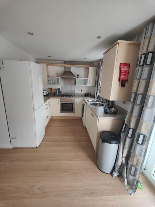 Shoreline Seaside Holiday Home Aberavon Beach 포트탤벗 외부 사진